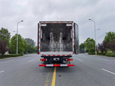 DONGFENG Livestock Poultry Delivery Truck Back